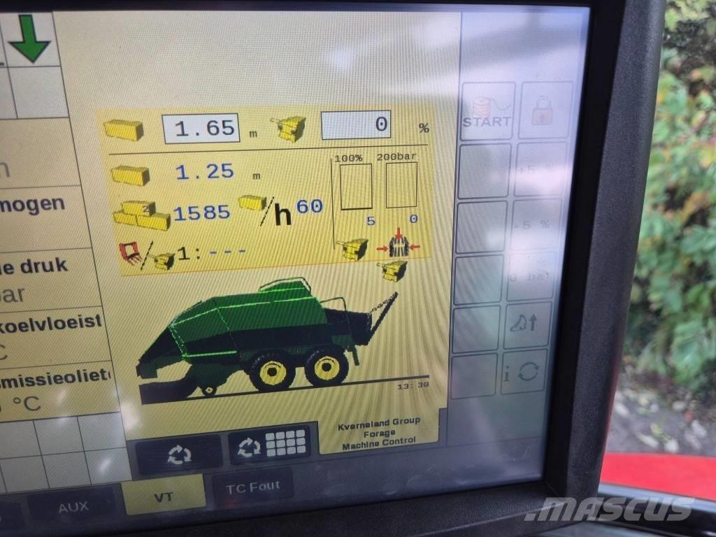 John Deere 1424C Presse cubique