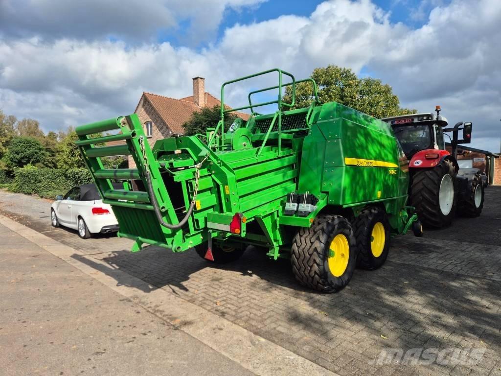 John Deere 1424C Presse cubique