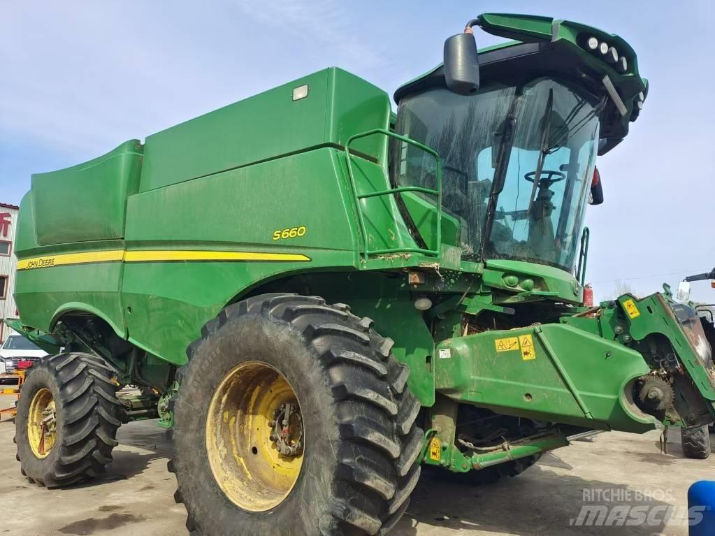 John Deere S660 Moissonneuse batteuse