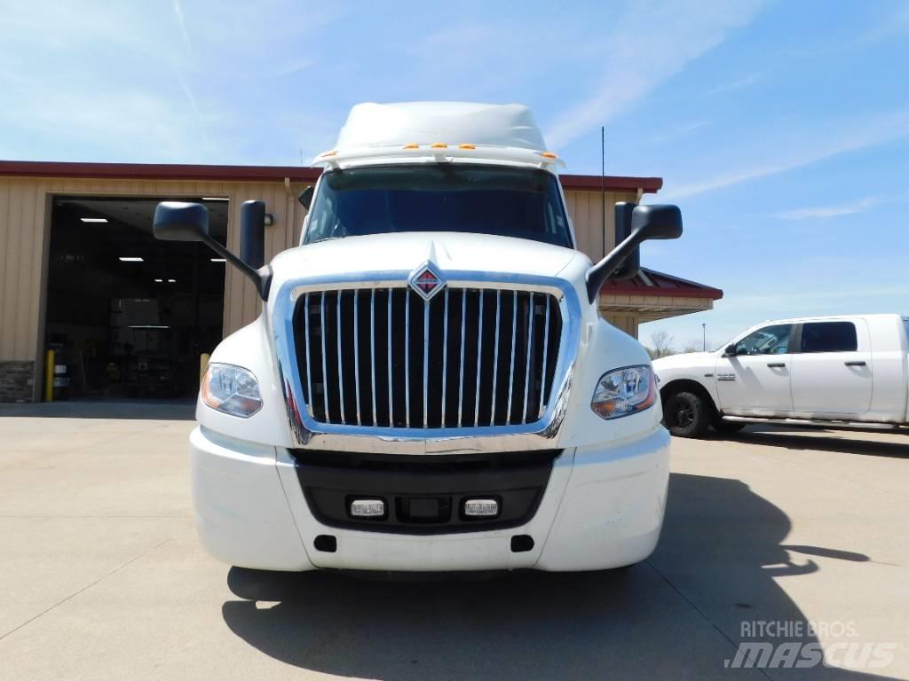International LT 625 Tracteur routier