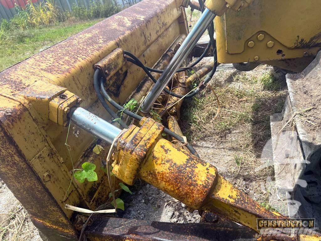 CAT D 6 C Bouteurs sur chenilles