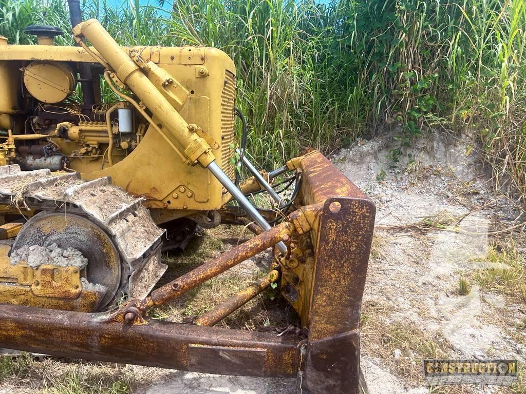 CAT D 6 C Bouteurs sur chenilles