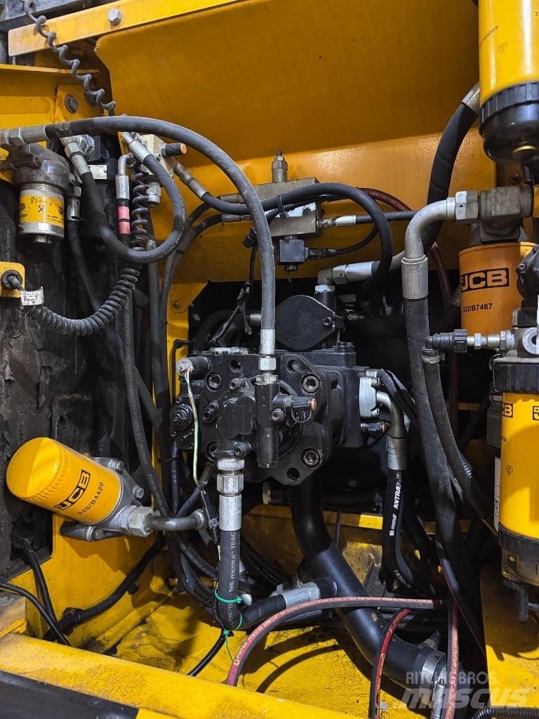 JCB JS 160 W Pelle sur pneus
