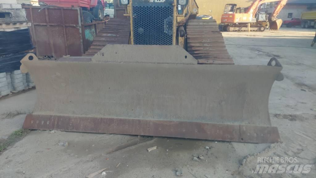 CAT D 4 LGP Bouteurs sur chenilles
