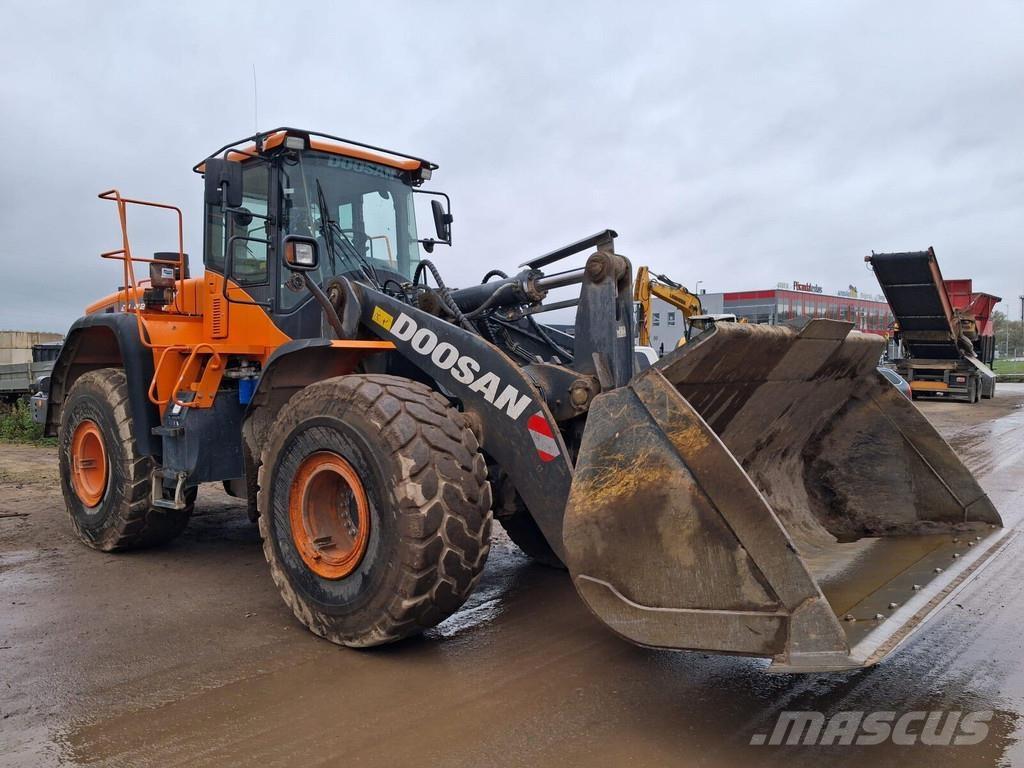 Doosan DL420 Chargeuse sur pneus