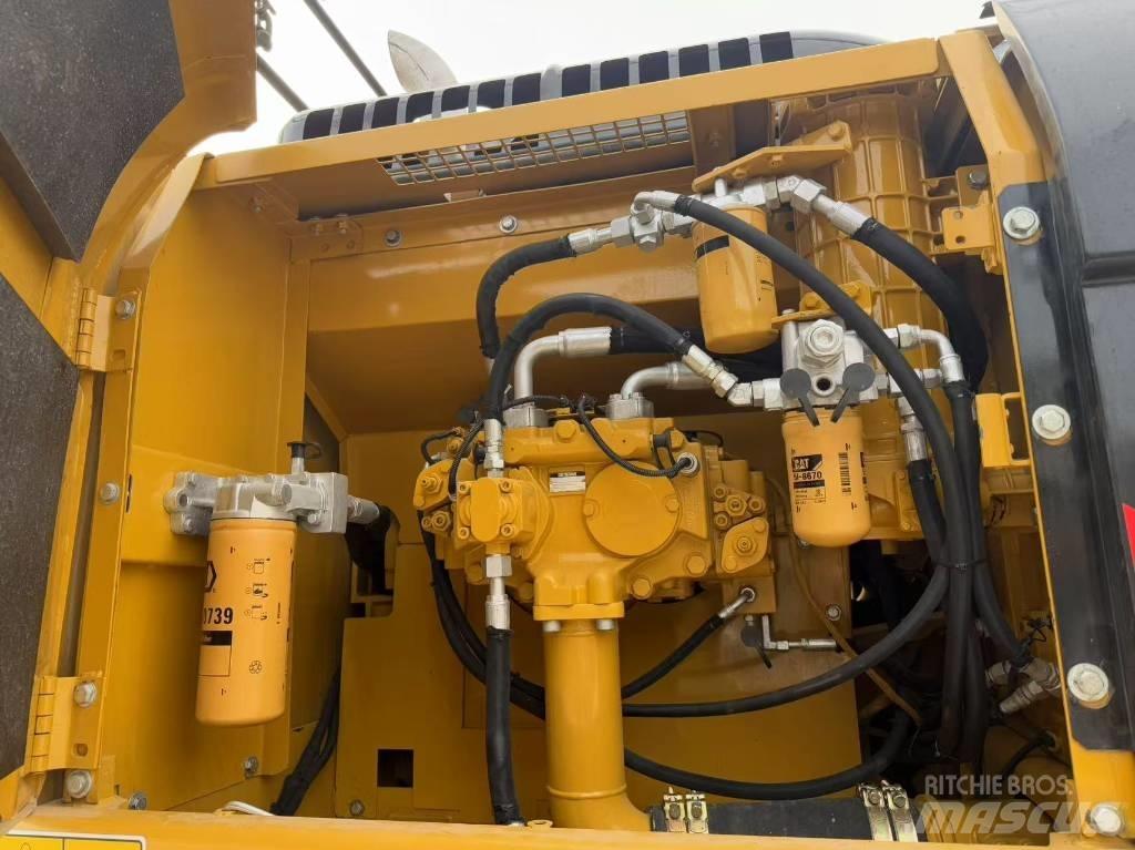 CAT 330 D L Pelle sur chenilles