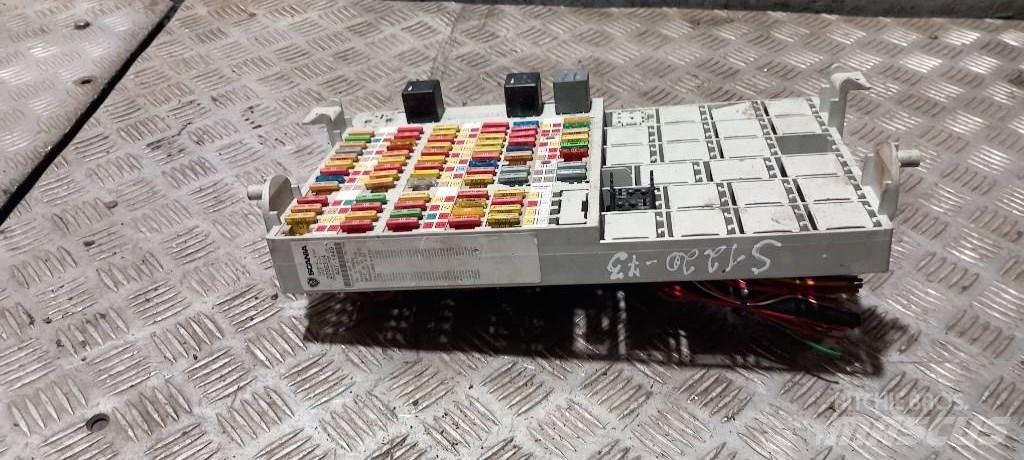 Scania G 400   2096304 Cabines