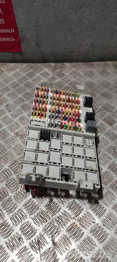 Scania G 400   2096304 Cabines