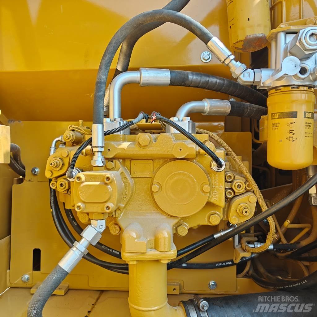 CAT 320D2 Pelle sur chenilles