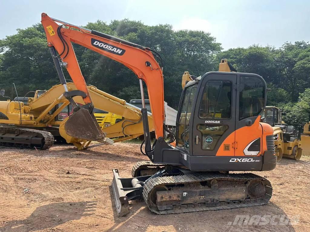 Doosan DX 60 Pelle sur chenilles