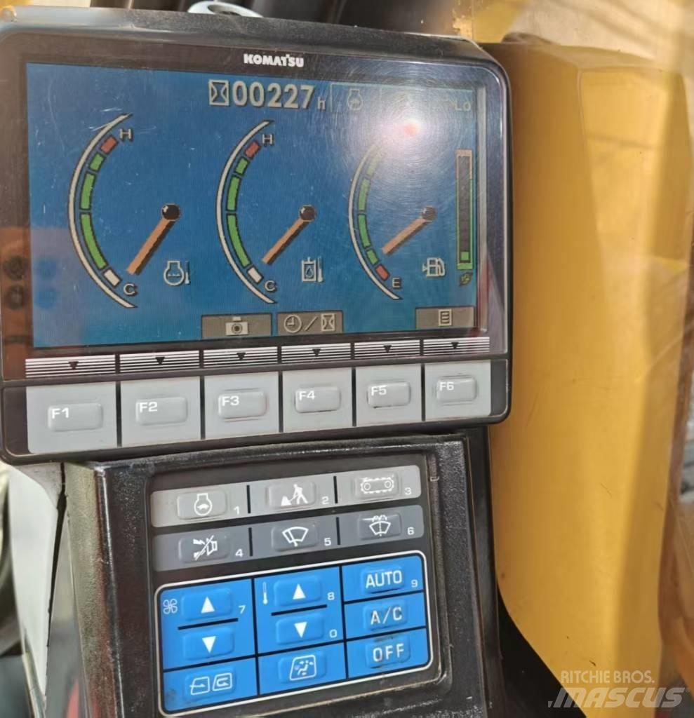 Komatsu 210LC-8 Pelle sur chenilles
