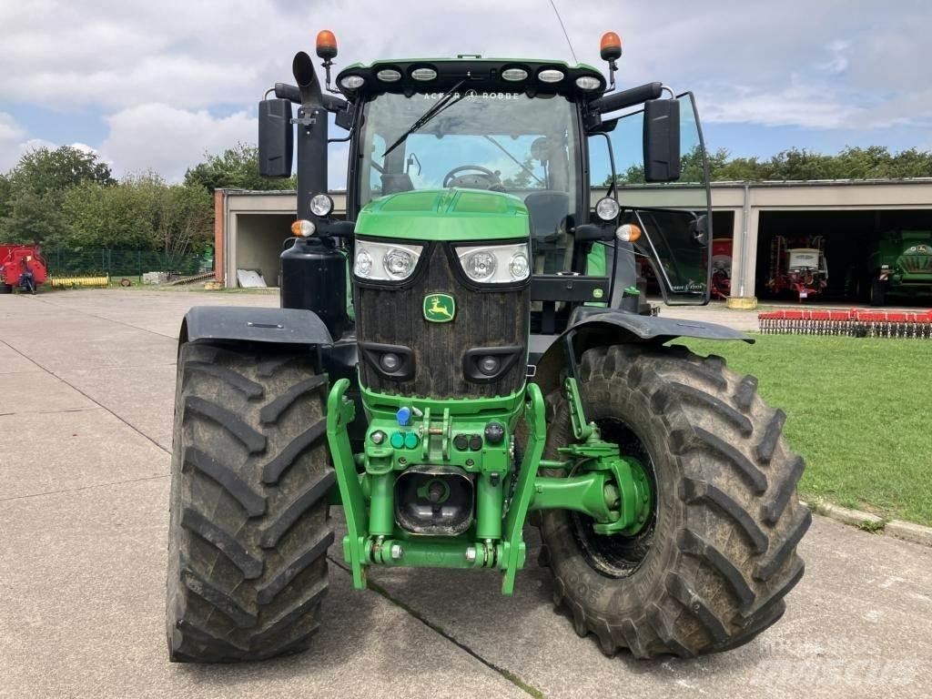 John Deere 6215R Tracteur