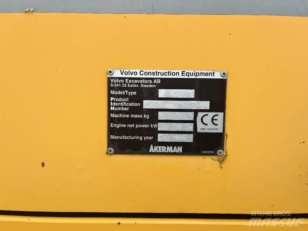 Åkerman EW230B Pelle sur pneus