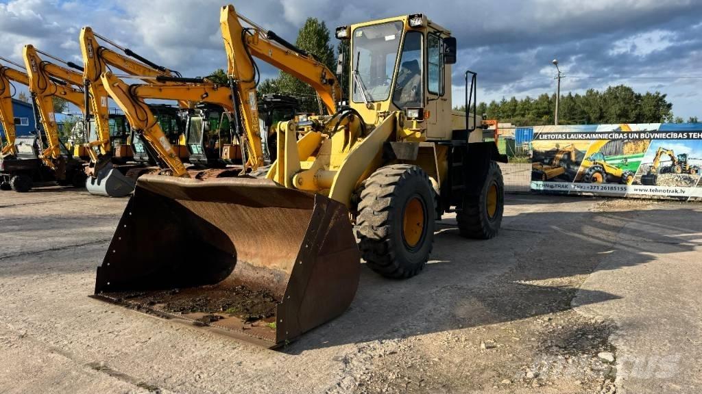 Komatsu WA 200 Chargeuse sur pneus