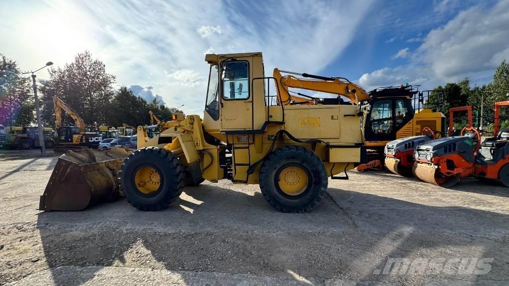 Komatsu WA 200 Chargeuse sur pneus