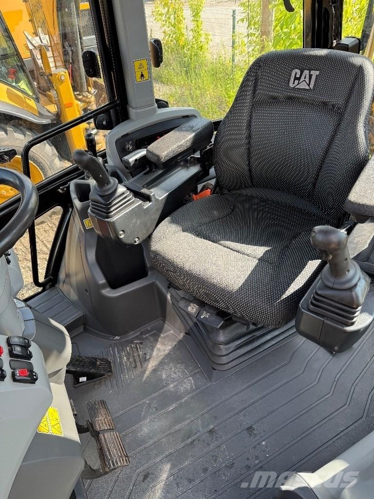 CAT 444 Tractopelle