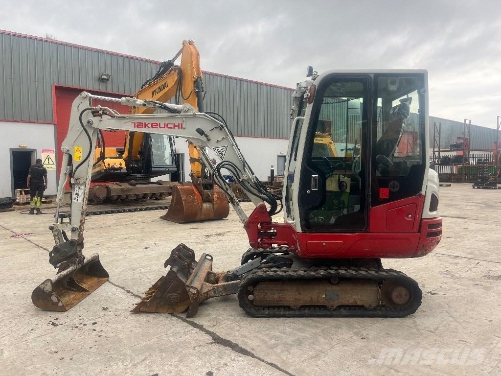 Takeuchi TB 230 Mini pelle < 7t