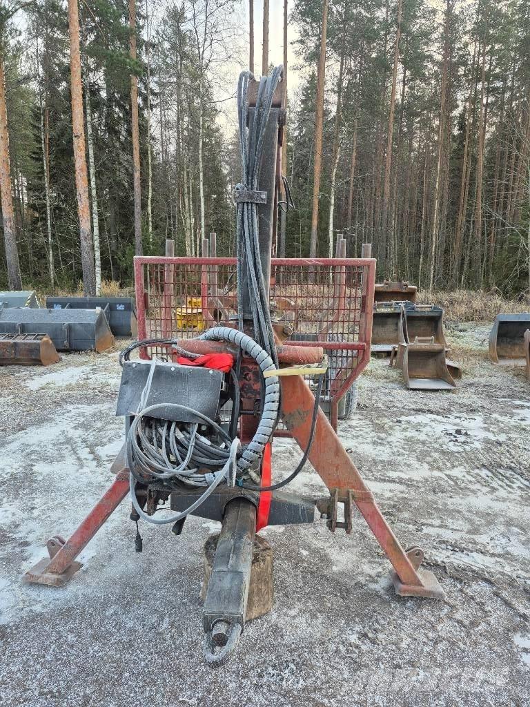 Patu 1800 Remorque forestière avec grue