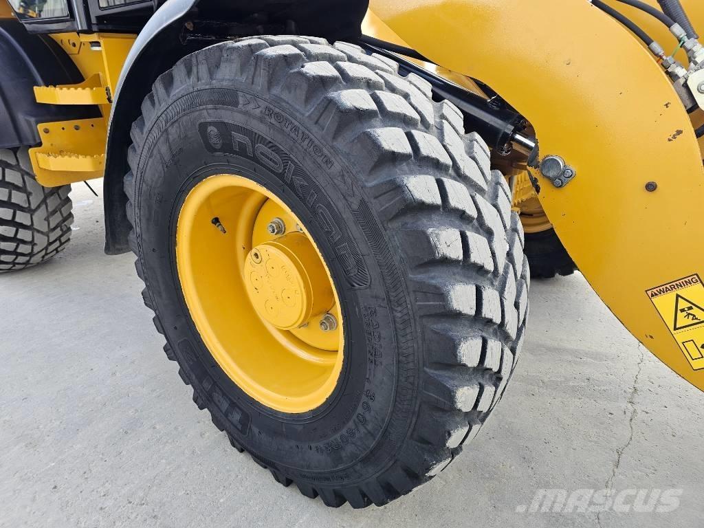 CAT 908M Chargeuse sur pneus