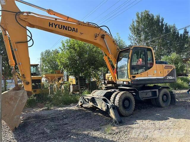 Hyundai 210W Pelle sur pneus