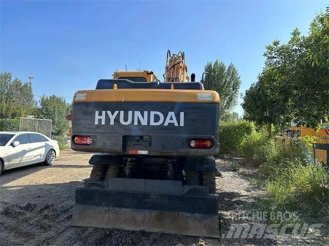 Hyundai 210W Pelle sur pneus