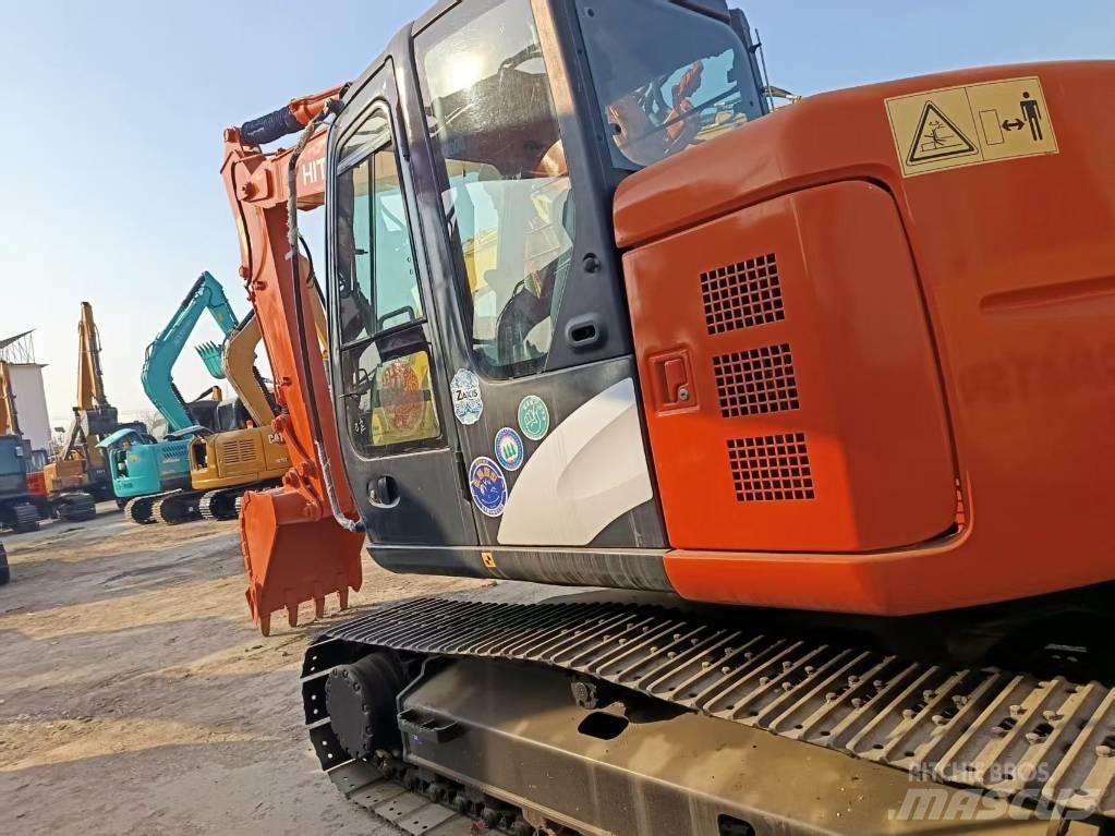 Hitachi ZX135 Pelle sur chenilles