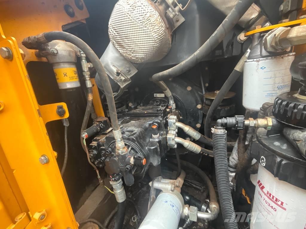JCB JS 130 LC Pelle sur chenilles