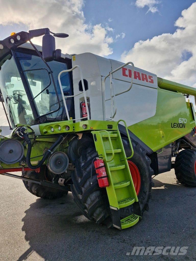 CLAAS Lexion 670 Moissonneuse batteuse