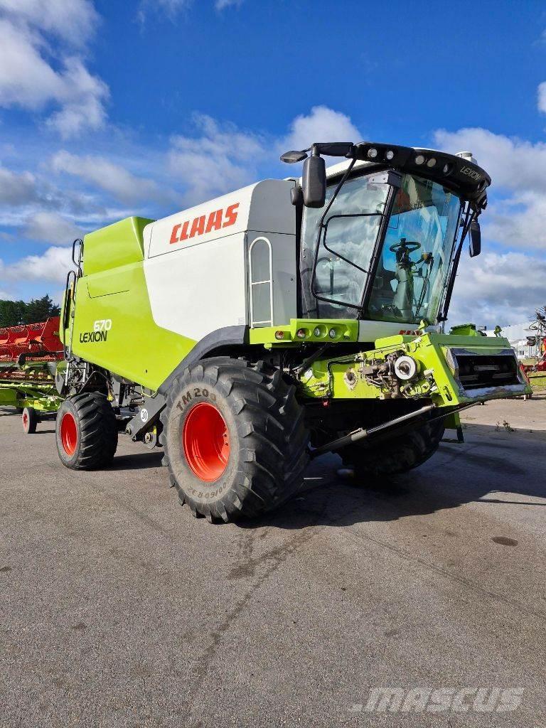 CLAAS Lexion 670 Moissonneuse batteuse
