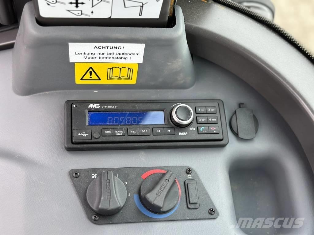 Mecalac AX 700 Chargeuse sur pneus