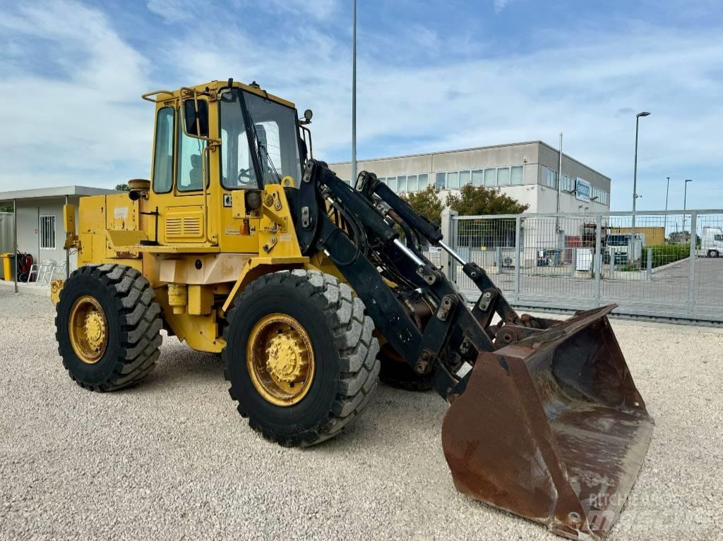 CAT IT 18 B Chargeuse sur pneus