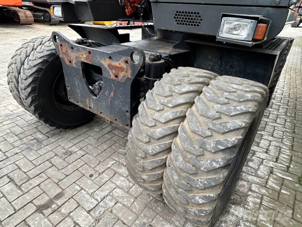 Hitachi ZX 140 W Pelle sur pneus