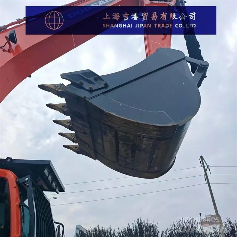 Doosan DX 225 Pelle sur chenilles