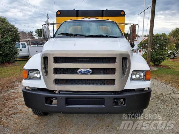 Ford F 650 XL SD Camion pour copeaux de bois