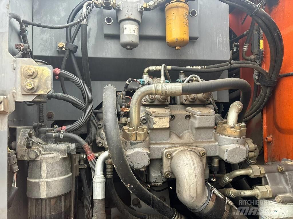 Hitachi ZX 140 W-3 Pelle sur pneus
