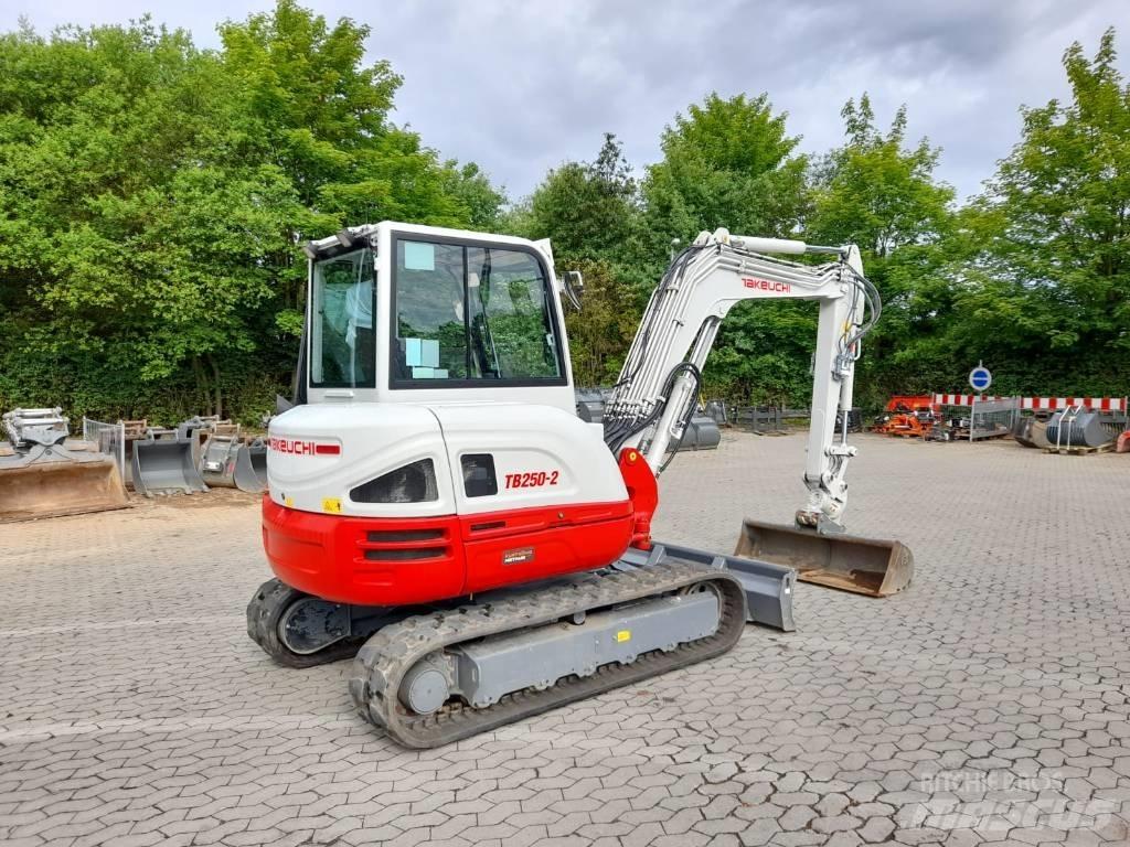 Takeuchi TB 250-2 Mini pelle < 7t