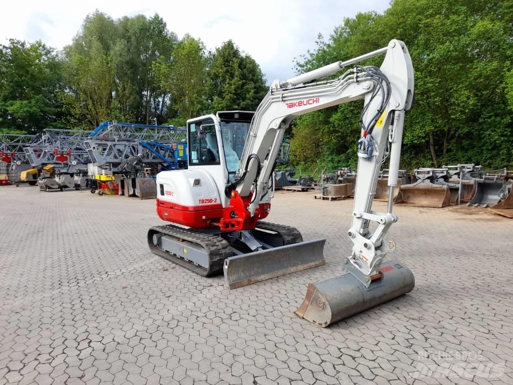 Takeuchi TB 250-2 Mini pelle < 7t