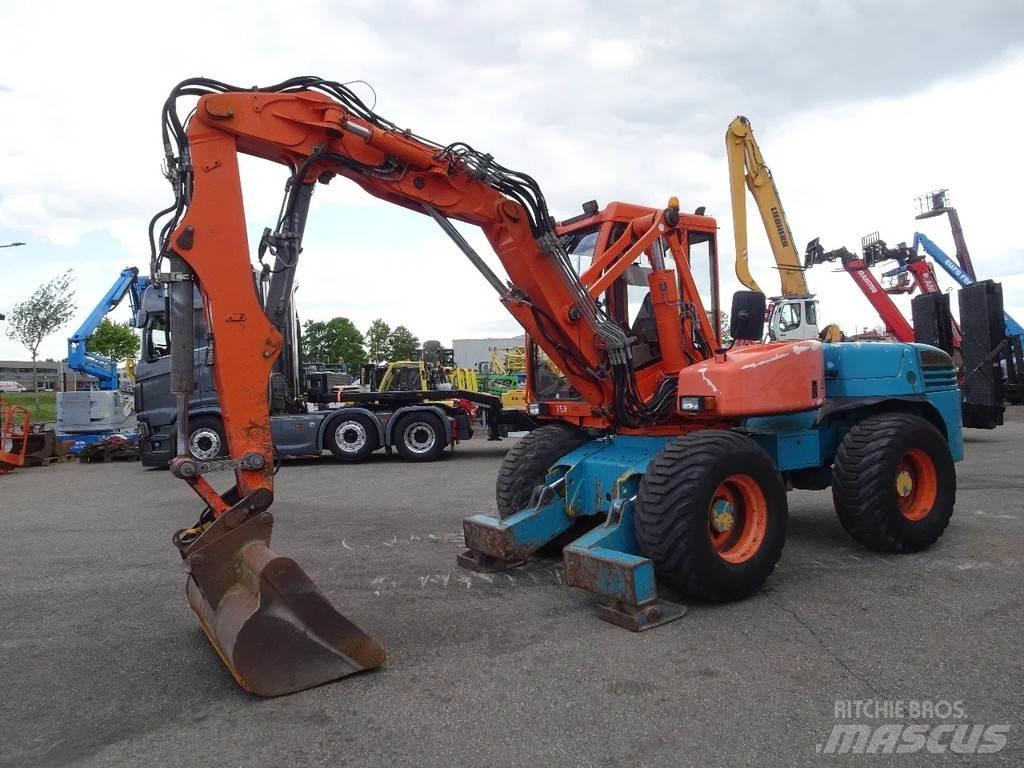 Mecalac 12MXT Pelle sur pneus