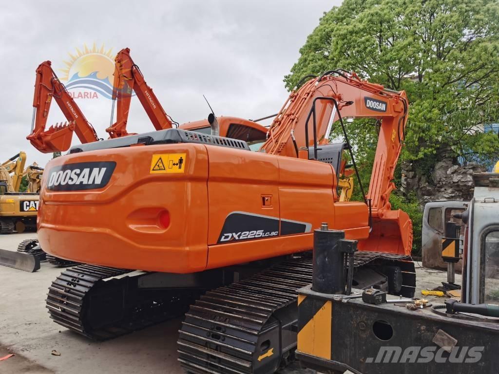 Doosan DX 225 LC Pelle sur chenilles