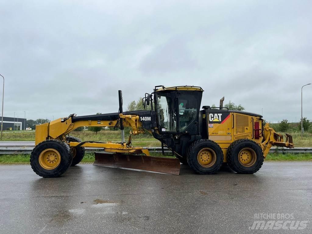 CAT 140M Niveleuse