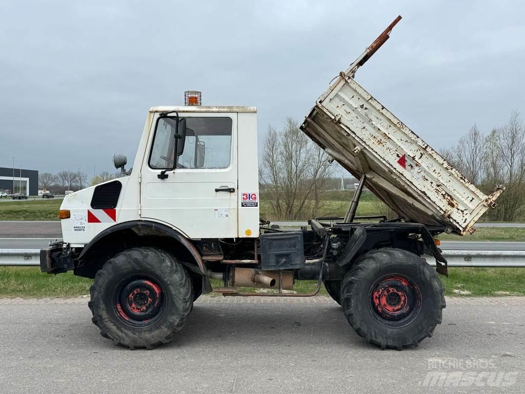 Mercedes-Benz 424 Camion benne