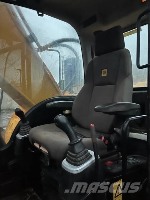 JCB JS 220 LC Pelle sur chenilles