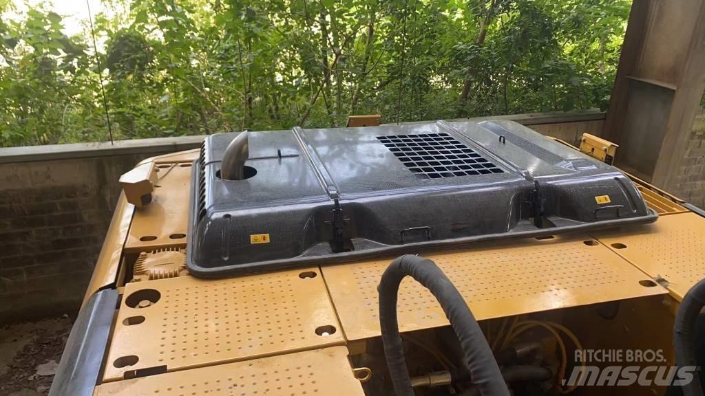 CAT 320D2L Pelle sur chenilles