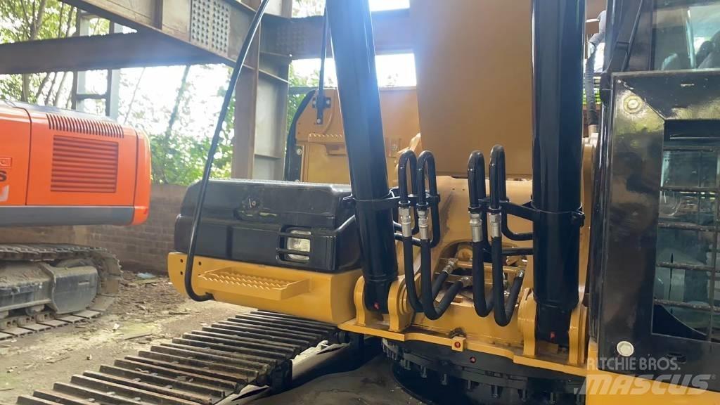CAT 320D2L Pelle sur chenilles