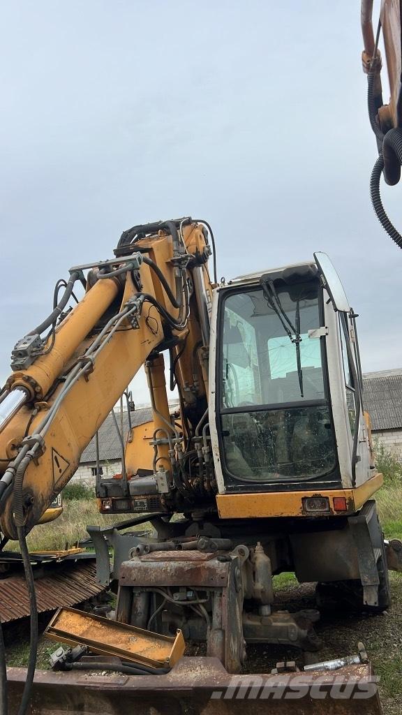 Liebherr A 900 C Châssis et suspension