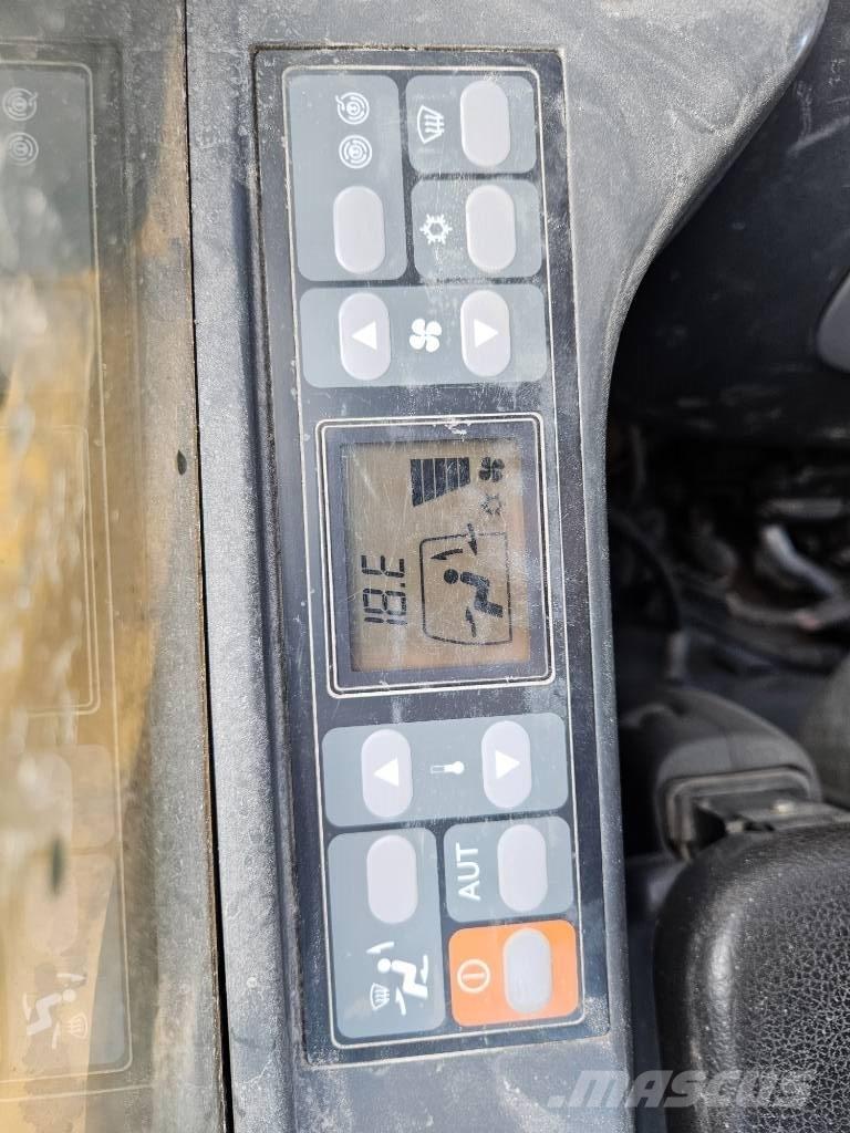 CAT 323 Pelle sur chenilles