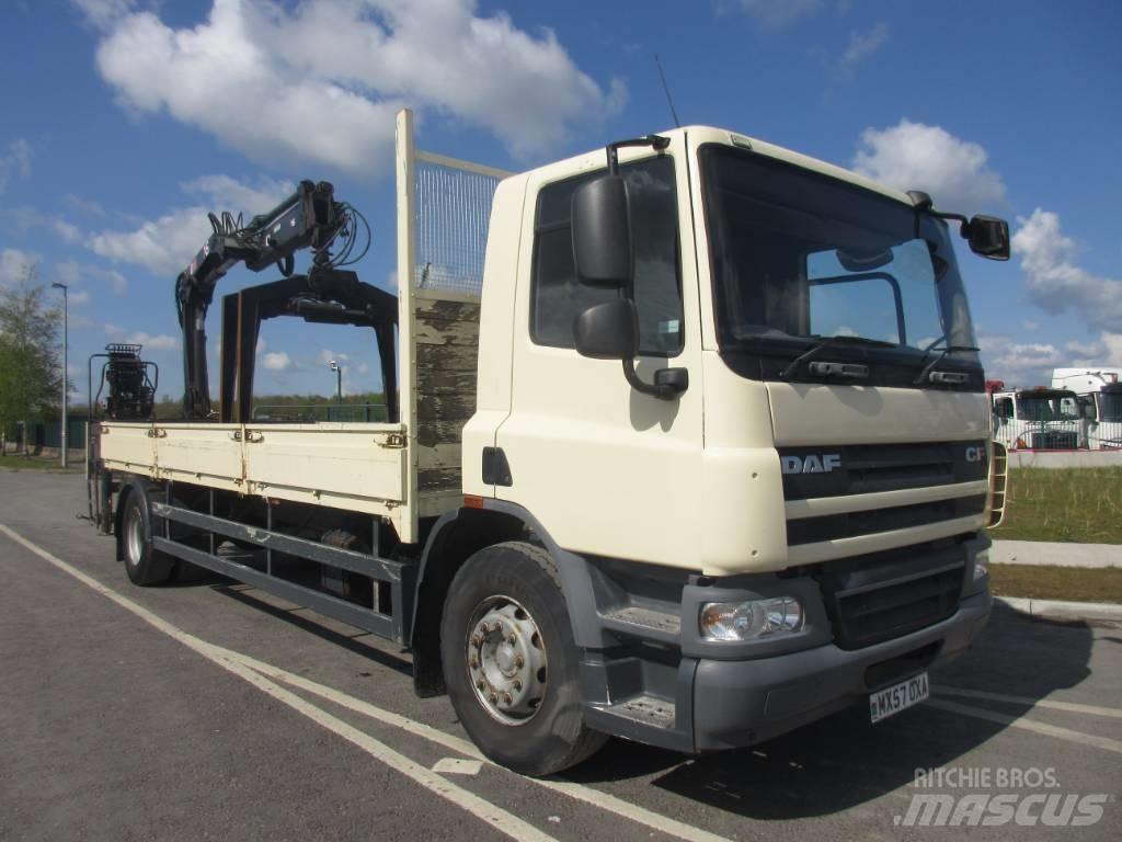 DAF 65CF300 Camion plateau ridelle avec grue