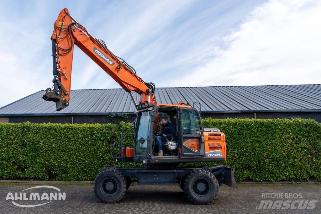 Doosan DX140W-5 Pelle sur pneus