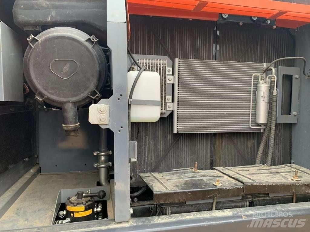 Hitachi ZX 200-3 Pelle sur chenilles