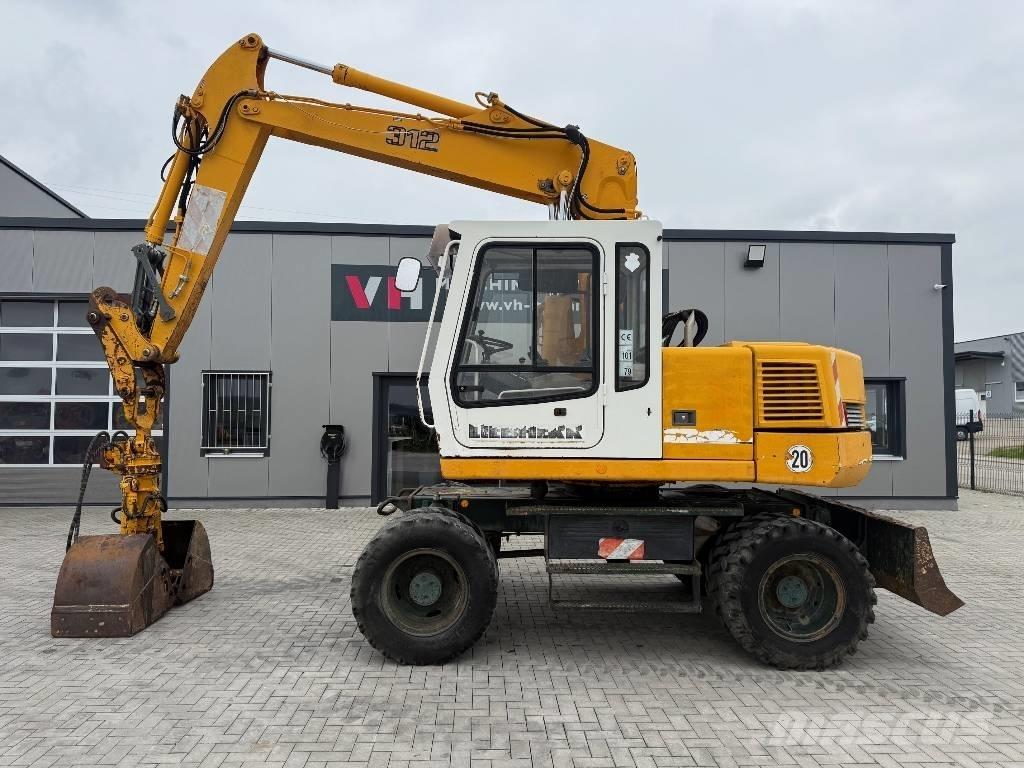 Liebherr A 312 Pelle sur pneus